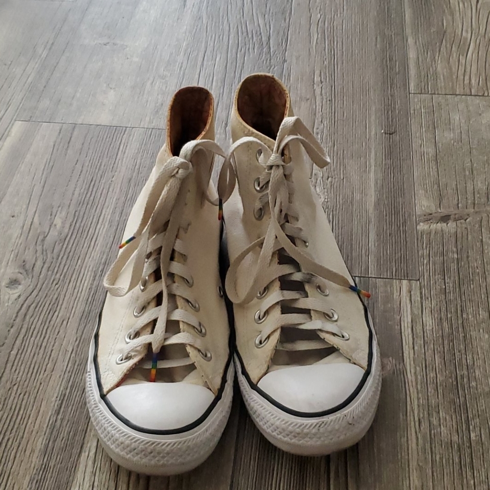 Pride converse